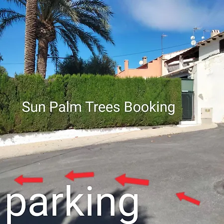 Sun & Palm Trees منزل للإقامة *